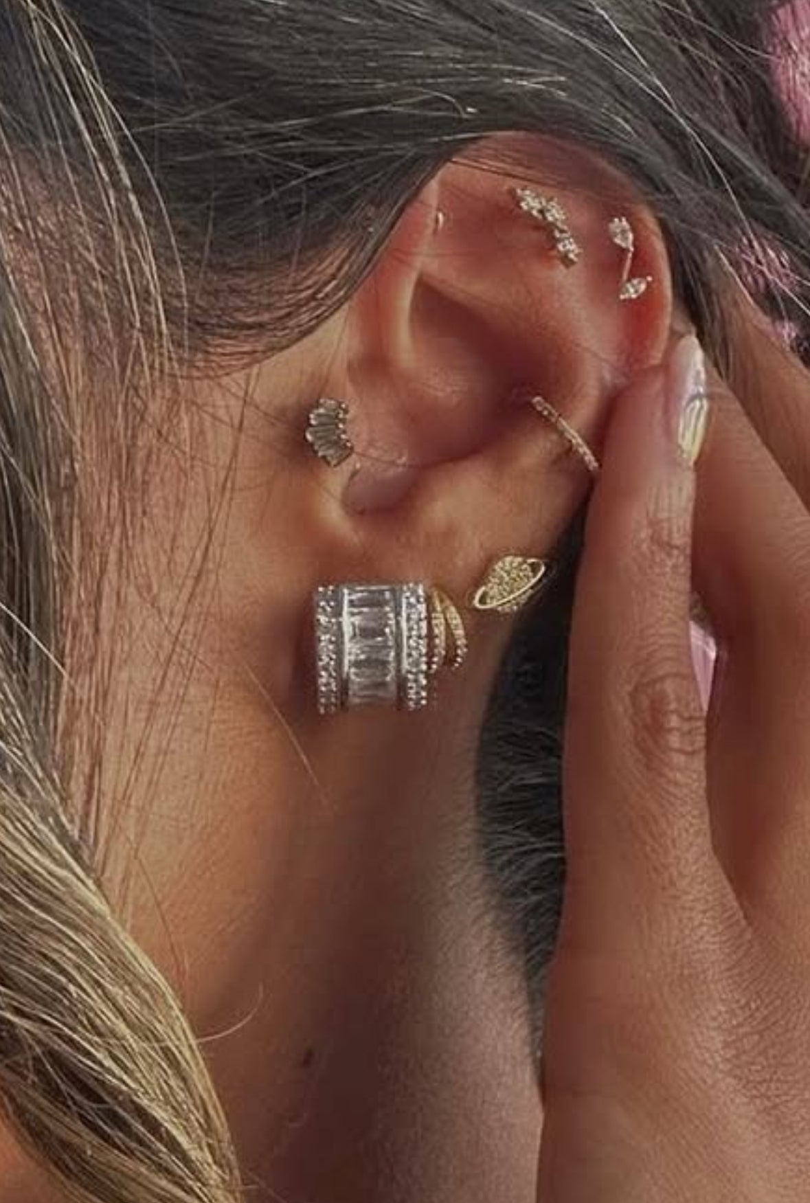 STUD EARRING