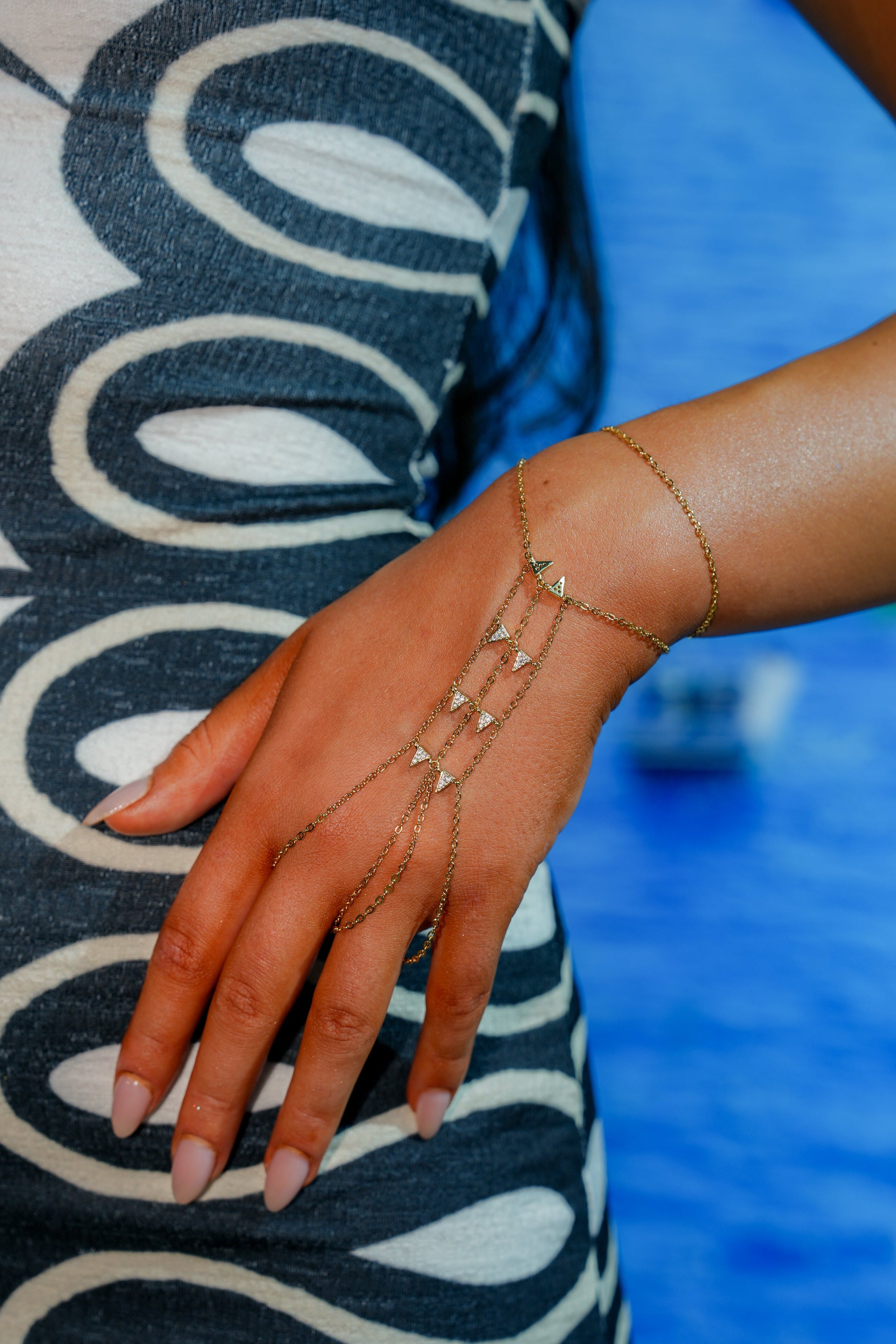 TRINGLE HAND CHAIN